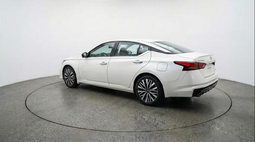 Glacier White 2025 Nissan Altima SV FWD
