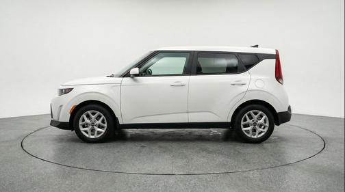 Snow White Pearl 2025 Kia Soul LX