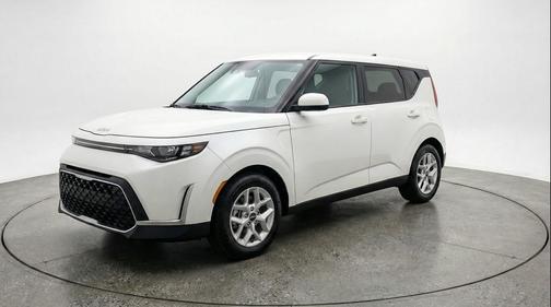 Snow White Pearl 2025 Kia Soul LX