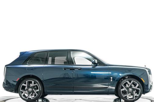 Midnight Sapphire 2025 Rolls-Royce Cullinan Black Badge