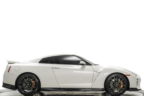 2020 Nissan GT-R Premium Dual-clutch 6-Speed Transmission