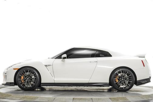 2020 Nissan GT-R Premium Dual-clutch 6-Speed Transmission
