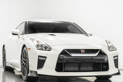 2020 Nissan GT-R Premium Dual-clutch 6-Speed Transmission