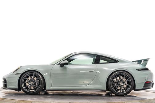 2025 Porsche 911 Carrera