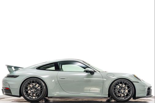 2025 Porsche 911 Carrera