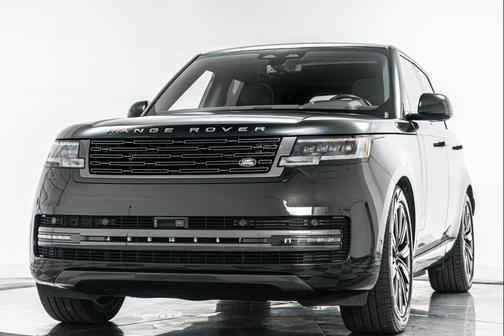 Santorini Black Metallic 2025 Land Rover Range Rover P550e SE
