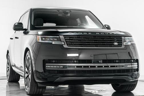 Santorini Black Metallic 2025 Land Rover Range Rover P550e SE