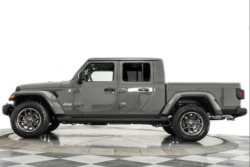 2022 Jeep Gladiator Overland