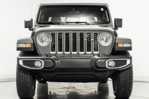 2022 Jeep Gladiator Overland