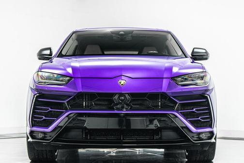 Viola Pasifae 2021 Lamborghini Urus SUV