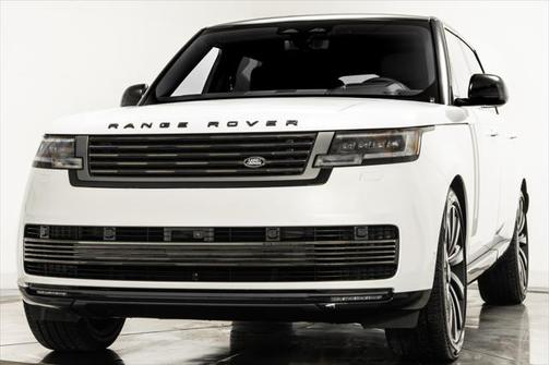2024 Land Rover Range Rover P615 SV