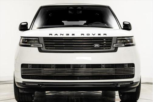 2024 Land Rover Range Rover P615 SV