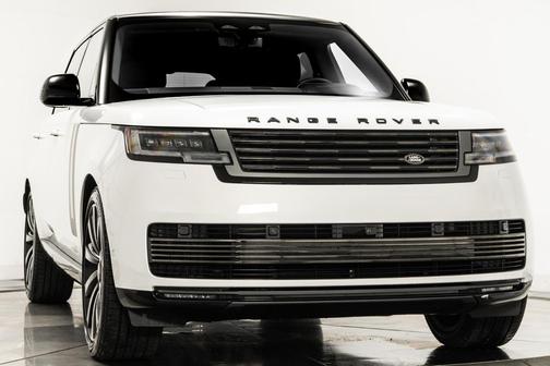 2024 Land Rover Range Rover P615 SV