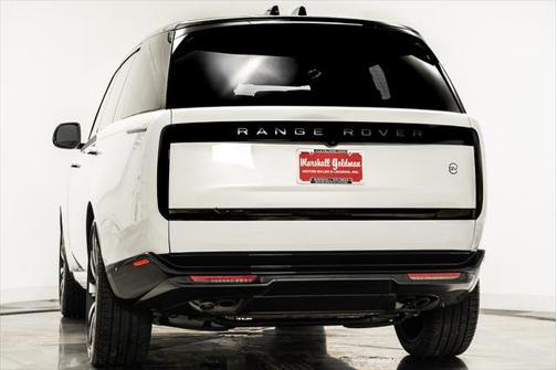 2024 Land Rover Range Rover P615 SV