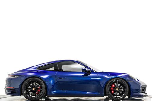 Gentian Blue Metallic 2022 Porsche 911 Carrera