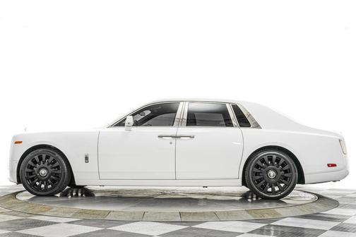 2023 Rolls-Royce Phantom Sedan