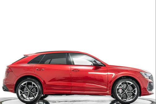 Chili Red Metallic 2025 Audi RS Q8 4.0T