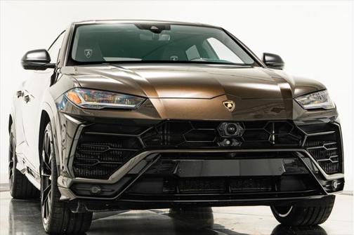 2022 Lamborghini Urus Pearl Capsule