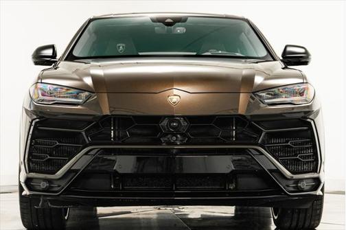 2022 Lamborghini Urus Pearl Capsule