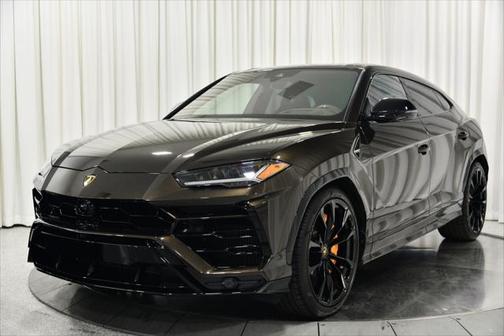 2022 Lamborghini Urus Pearl Capsule