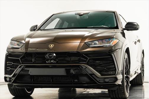 2022 Lamborghini Urus Pearl Capsule