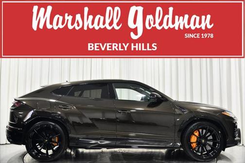 2022 Lamborghini Urus Pearl Capsule