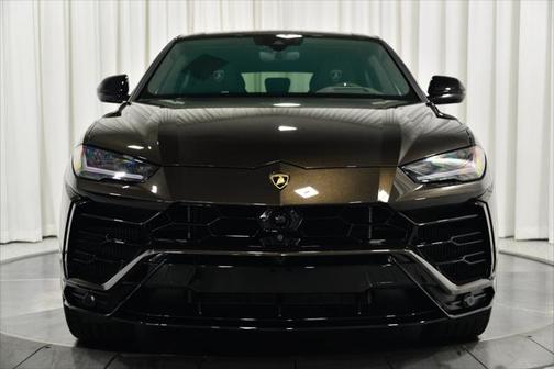 2022 Lamborghini Urus Pearl Capsule