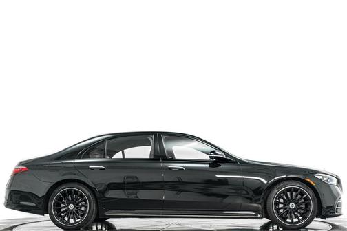 Obsidian Black Metallic 2025 Mercedes-Benz S-Class S 580e 4MATIC