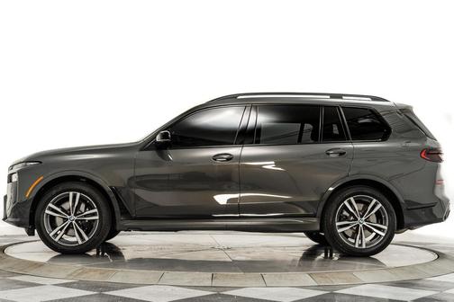 2025 BMW X7 M60i