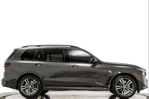 2025 BMW X7 M60i