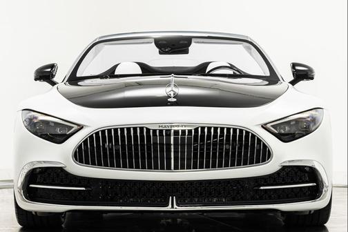 MANUFAKTUR Moonlight White Magno 2026 Mercedes-Benz Maybach SL 680 Monogram Series 4MATIC