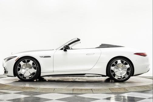 MANUFAKTUR Moonlight White Magno 2026 Mercedes-Benz Maybach SL 680 Monogram Series 4MATIC