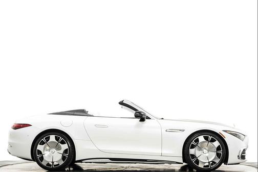 MANUFAKTUR Moonlight White Magno 2026 Mercedes-Benz Maybach SL 680 Monogram Series 4MATIC