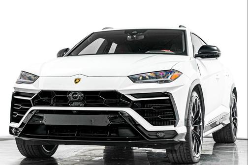 Bianco Icarus Metallic 2022 Lamborghini Urus SUV