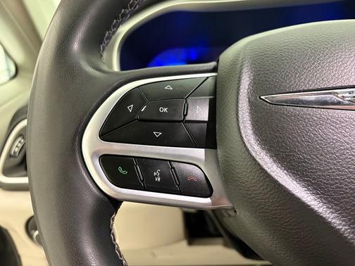 White 2022 Chrysler Pacifica Touring L