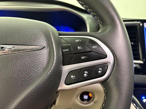 White 2022 Chrysler Pacifica Touring L