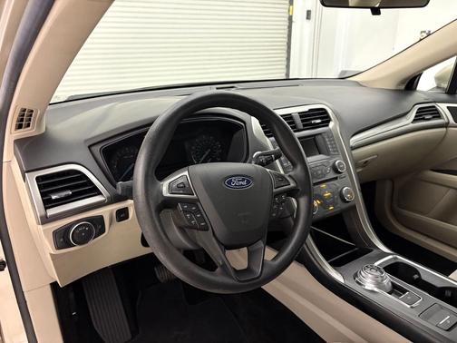 Gold 2018 Ford Fusion SE