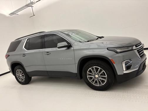 Sterling Gray Metallic 2023 Chevrolet Traverse LT Cloth