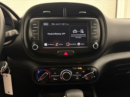 White 2025 Kia Soul LX