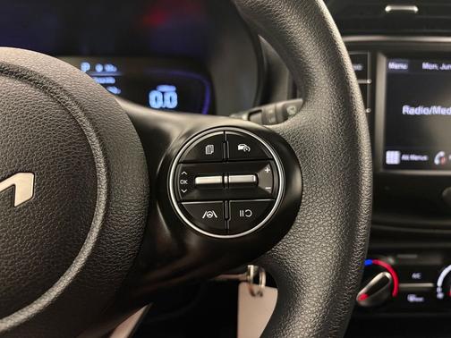 White 2025 Kia Soul LX