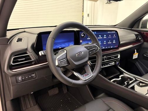 Sandstone Gray 2026 Chevrolet Traverse Z71