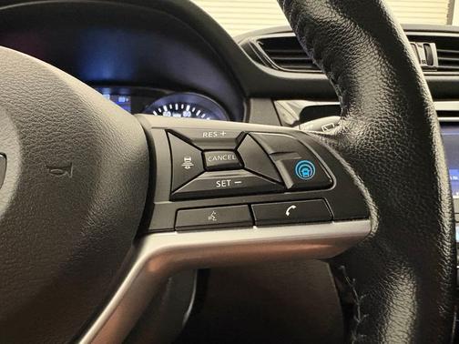 Gray 2022 Nissan Rogue Sport SL