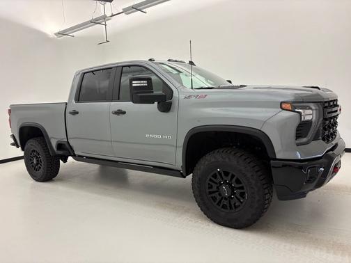 Sterling Gray Metallic 2026 Chevrolet Silverado 2500 ZR2