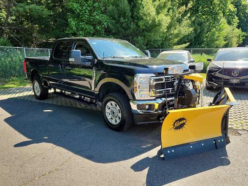 Agate Black 2024 Ford F-250 XLT