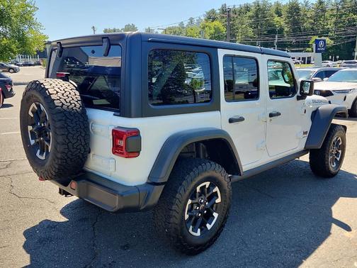 Bright White Clearcoat 2025 Jeep Wrangler Rubicon