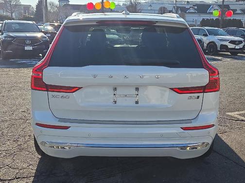 2023 Volvo XC60 B5 Ultimate Bright Theme