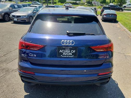 Navarra Blue Metallic 2024 Audi Q3 45 S line Premium