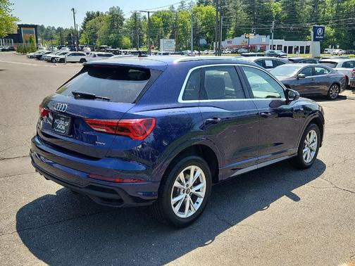 Navarra Blue Metallic 2024 Audi Q3 45 S line Premium