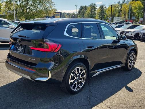 Black Sapphire Metallic 2025 BMW X1 xDrive28i