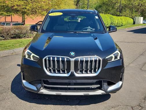 Black Sapphire Metallic 2025 BMW X1 xDrive28i